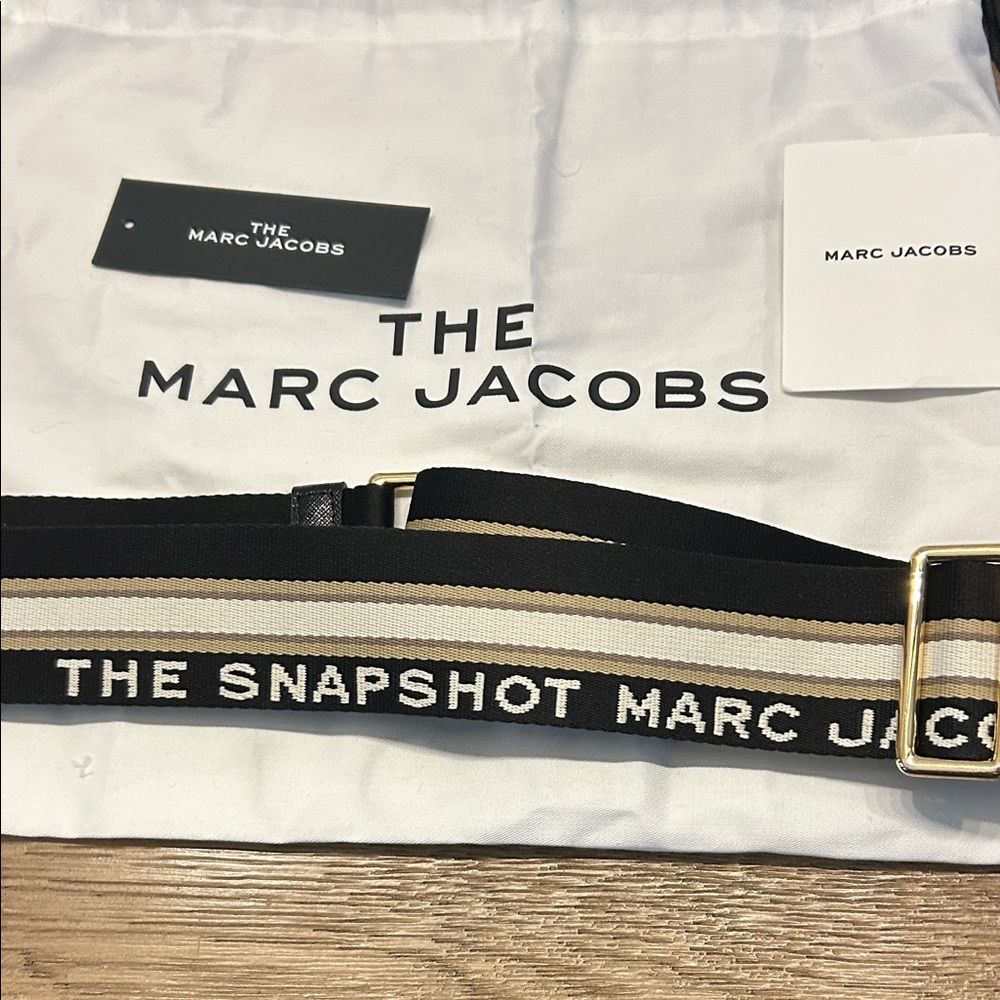 Marc Jacobs Cream and Gold Snapshot Bag - Picture 8 of 9